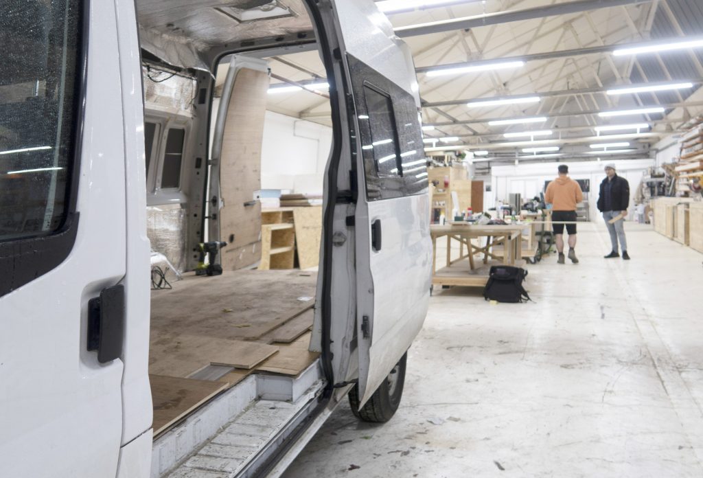 vanlifer_custom_conversions_vanlife_selfcontained_campervan-19