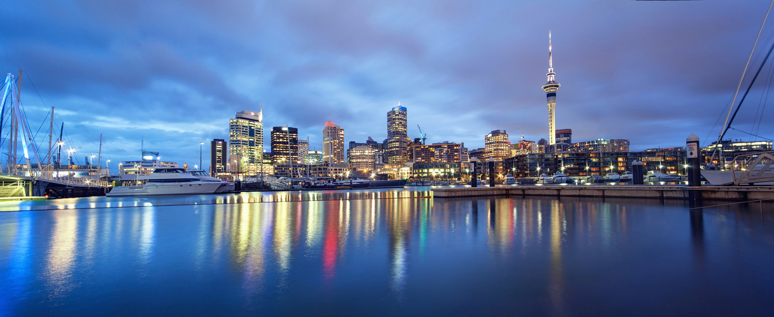 Auckland skyline and Waitematā Harbour at dusk