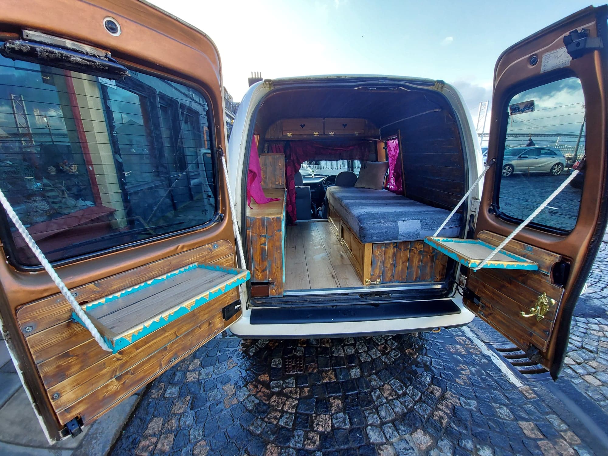 Volkswagen Caddy Mk2 1.9 TDI Day Camper Conversion ⋆ Quirky Campers